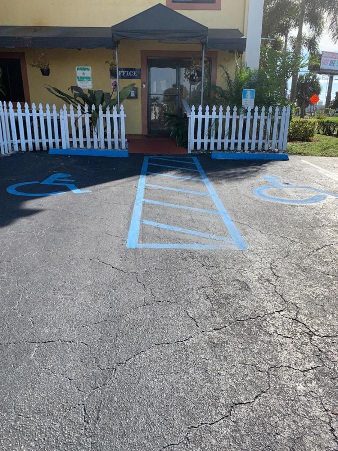 Sunny Palms Inn Lake Worth Beach Exterior photo